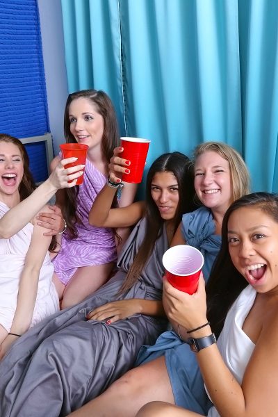 Gwen Stark, Anya Olsen – Dare Dorm