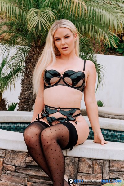 Slimthick Vic – Sexy Modern Bull