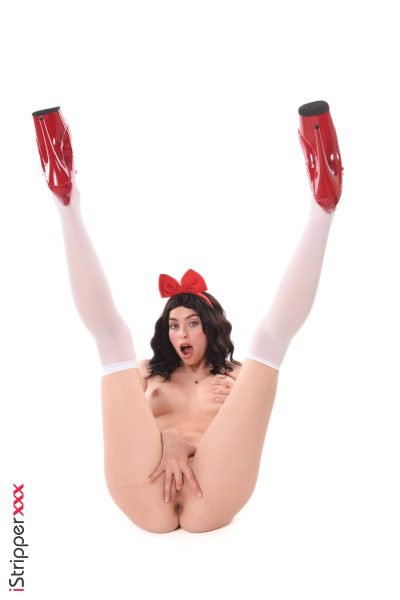 Alissa Foxy in Wait in g For The Pr in ceas a nude model Image #12