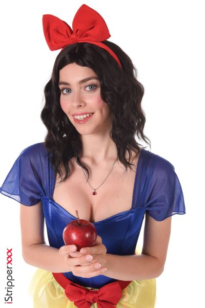 Alissa Foxy in Wait in g For The Pr in ceas a nude model Image #2