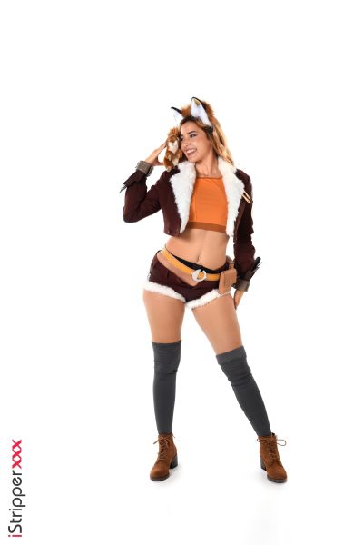 Agatha Vega in Best Furry Friendas a nude model