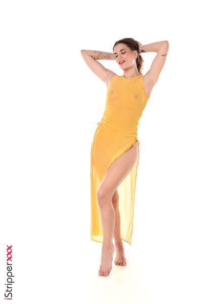 Ada Lapiedra in Wait in g For The Sunas a nude model