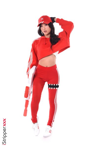 Emiri Momota in Fucknightas a nude model