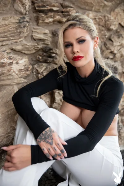 Jessa Rhodes shows off her juicy juggs & her yummy pussy Image #9